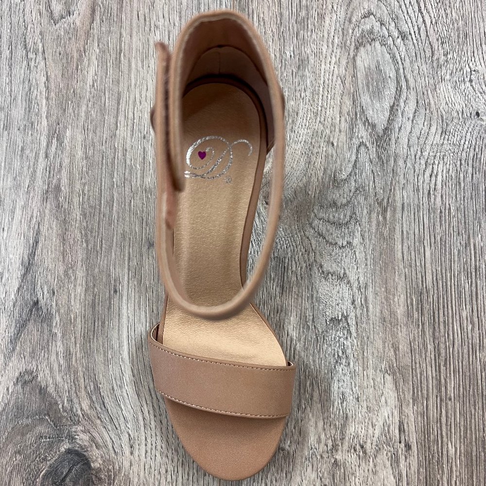 NWT Elton-S My Delicious Shoes Nude Heel